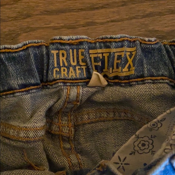 Boys 16 Jeans Purposely distressed. - Picture 2 of 3